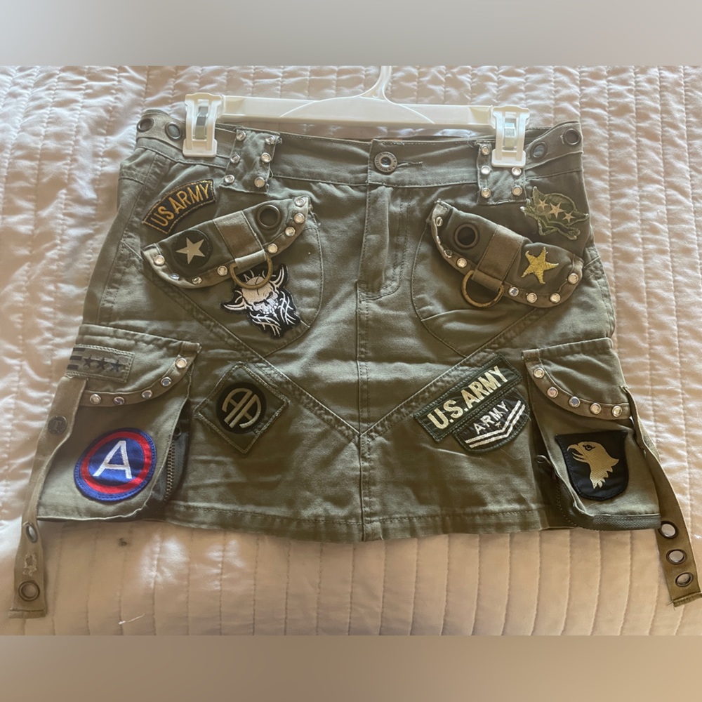Super cute custom military skirt. Worn once to Stagecoach